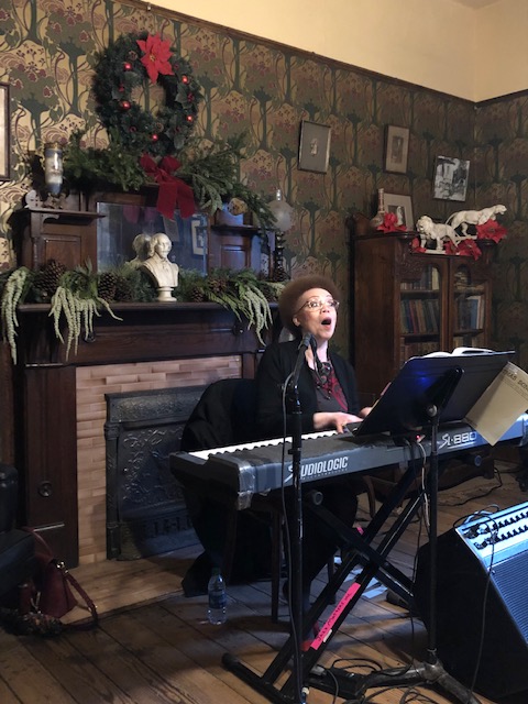 3 - Piano player singing Go Tell it on the Mountain